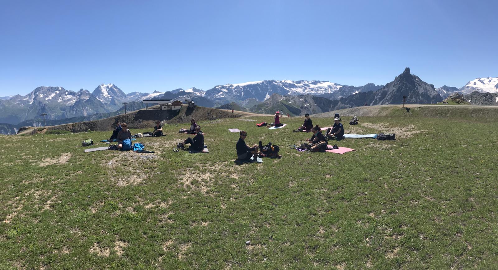 yoga au sommet yoga avec vue yoga en montagne